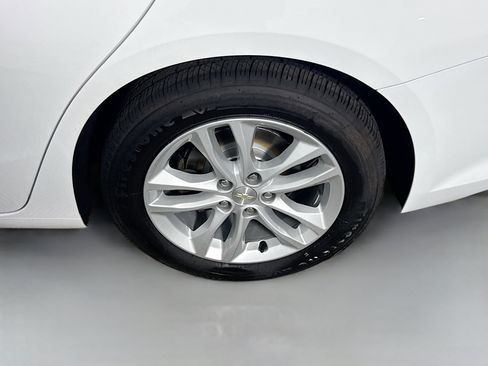 Used 2017 Chevrolet Malibu LT image 37