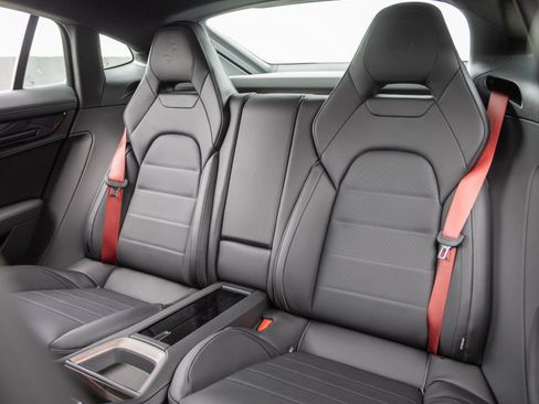 Certified 2025 Porsche Panamera image 25