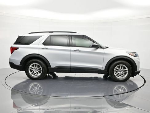 New 2026 Ford Explorer Active RWD image 4