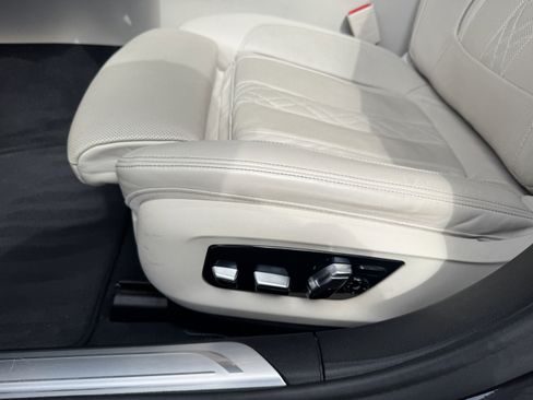 Used 2020 BMW 750i xDrive w/ Executive Package AWD/4WD image 20