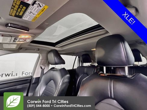 Used 2022 Toyota Highlander XLE AWD/4WD image 26