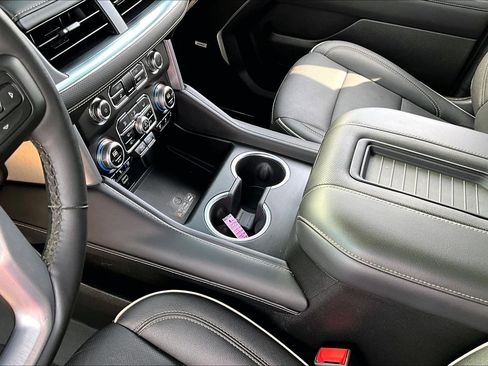 Used 2023 GMC Yukon SLT w/ SLT Luxury Package AWD/4WD image 13