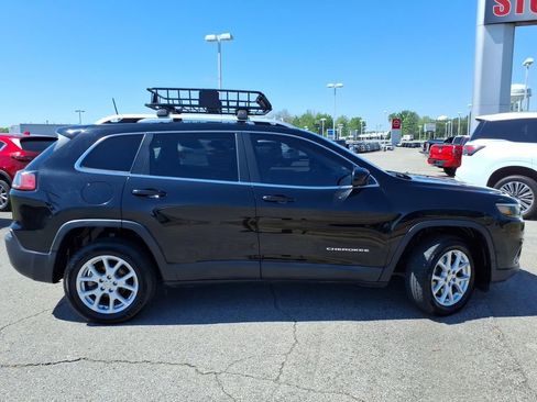 Used 2019 Jeep Cherokee Latitude w/ Popular Appearance Group FWD image 2