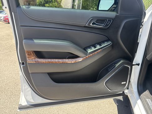 Used 2019 Chevrolet Tahoe Premier AWD/4WD image 10
