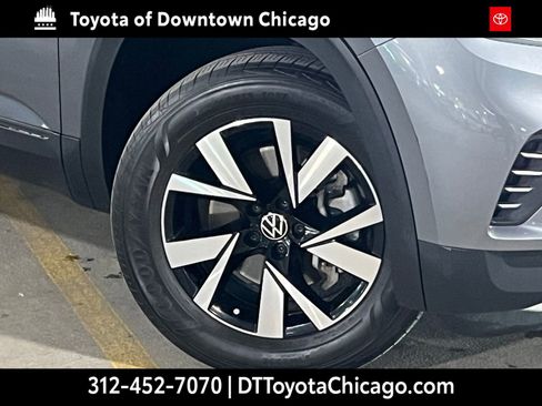 Used 2023 Volkswagen Atlas Cross Sport SE AWD/4WD image 2