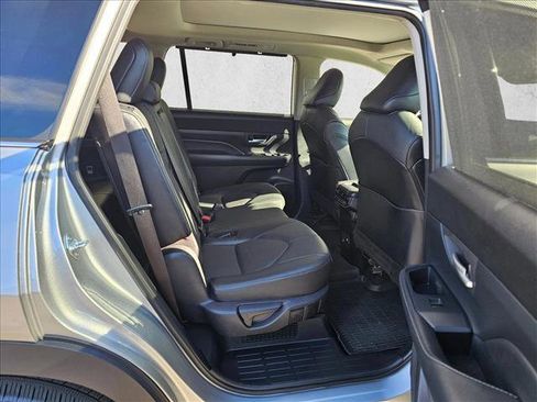 Used 2024 Toyota Grand Highlander Limited image 11