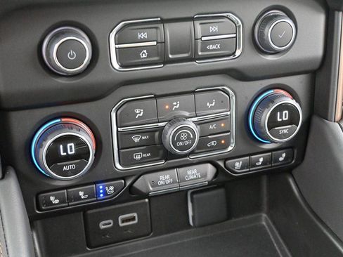 Used 2024 Chevrolet Tahoe High Country AWD/4WD image 22