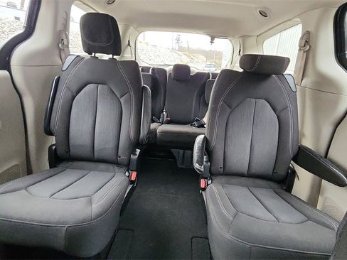 Used 2022 Chrysler Voyager LX image 25
