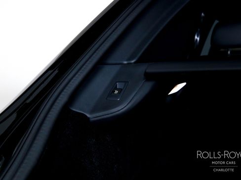 Used 2025 Rolls-Royce Cullinan AWD/4WD image 27