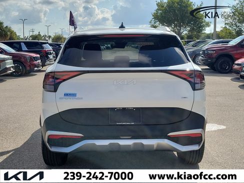 Certified 2025 Kia Sportage EX AWD/4WD image 5