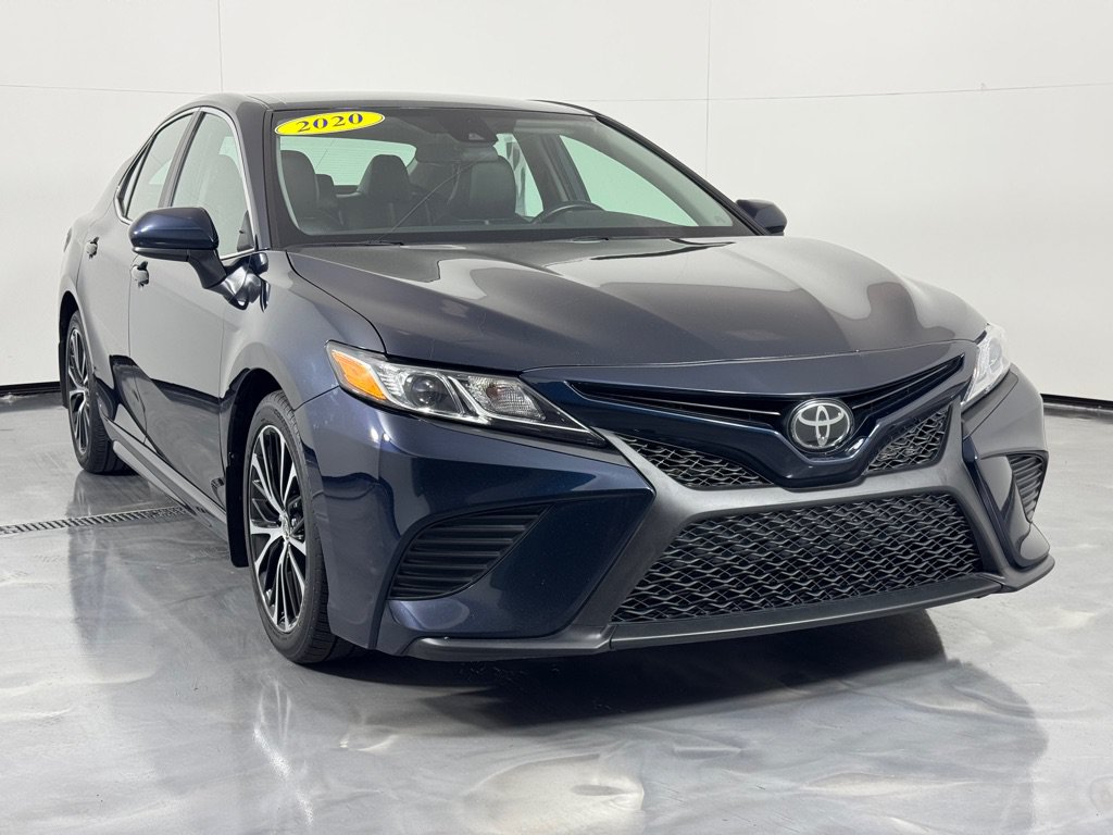 Used 2020 Toyota Camry SE FWD image 3