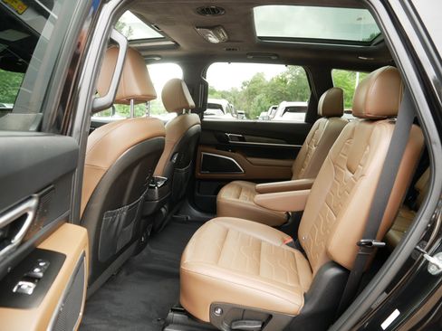 Certified 2022 Kia Telluride SX w/ SX Prestige Package AWD/4WD image 36