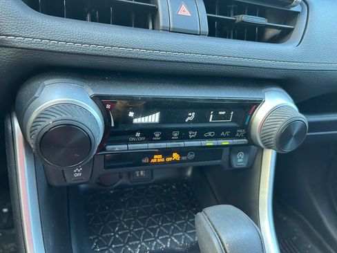 Certified 2025 Toyota RAV4 LE image 25