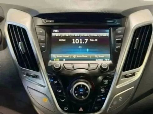 Used 2016 Hyundai Veloster Base w/ Option Group 02 image 19