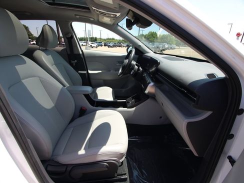 Used 2024 Hyundai Kona Limited AWD/4WD image 8
