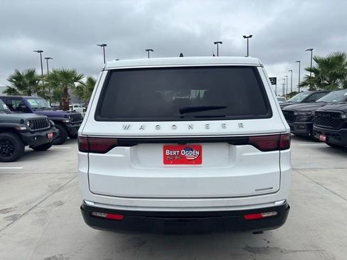 Used 2024 Jeep Wagoneer Series II w/ Flexible Seating Group RWD image 5