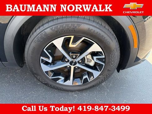 Used 2025 Kia Sportage EX FWD image 9