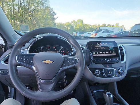 Used 2016 Chevrolet Malibu LT FWD image 16