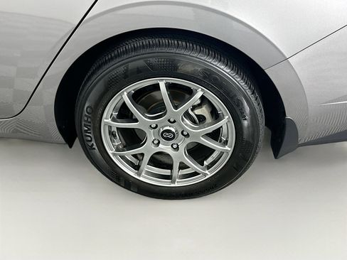 Used 2023 Hyundai Elantra SEL FWD image 11