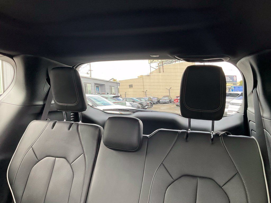 Used 2023 Chrysler Pacifica Limited w/ S Appearance Package FWD image 34