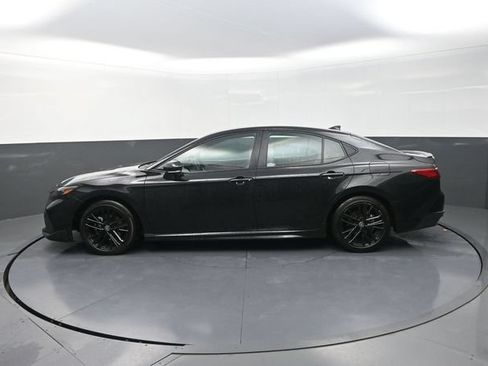 Used 2026 Toyota Camry SE FWD image 4