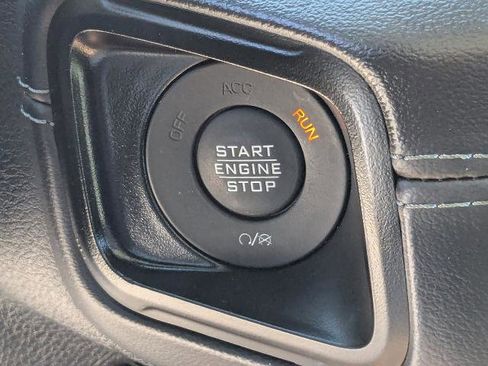 Used 2025 Jeep Wrangler Unlimited Sahara AWD/4WD image 30