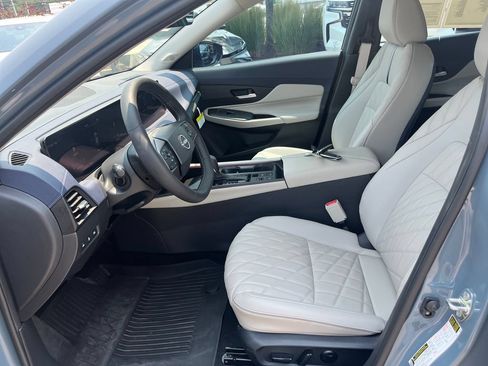 Certified 2026 Nissan Sentra SL w/ Floor Mat Package FWD image 9