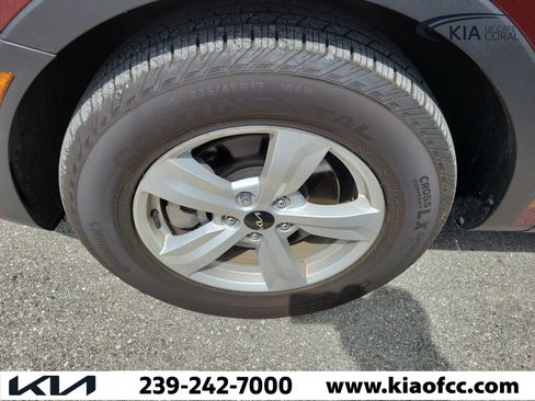 Certified 2025 Kia Sorento LX FWD image 5