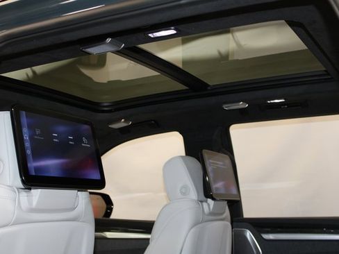 New 2026 Cadillac Escalade V image 9