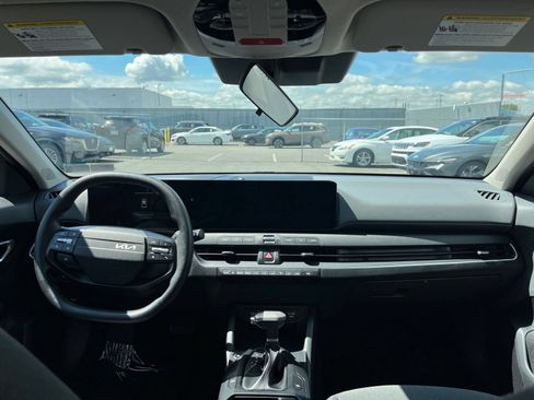 Used 2025 Kia K4 FWD image 33