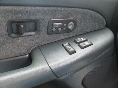 Used 2000 Chevrolet Silverado 2500 LT AWD/4WD image 17