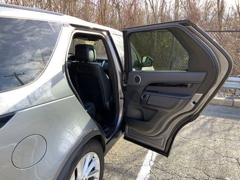 Certified 2025 Land Rover Discovery S AWD/4WD image 19