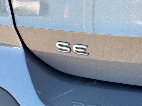 Used 2025 Volkswagen Taos SE FWD image 13