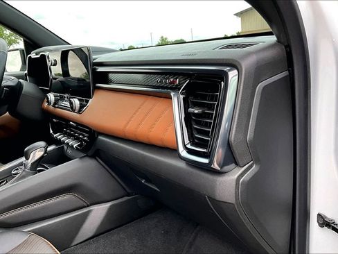 Used 2023 GMC Canyon AT4 w/ AT4 Premium Package AWD/4WD image 14