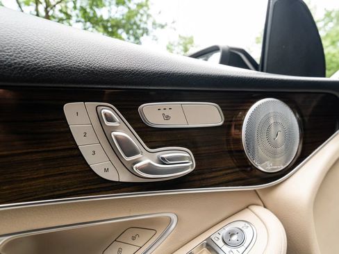 Used 2018 Mercedes-Benz GLC 300 4MATIC image 38
