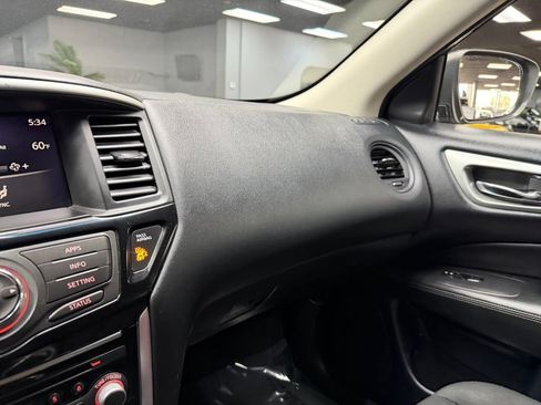 Used 2020 Nissan Pathfinder S AWD/4WD image 27