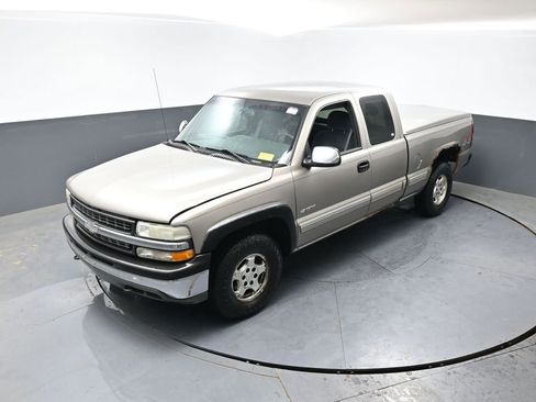 Used 2001 Chevrolet Silverado 1500 LS w/ Firm Ride Suspension Pkg AWD/4WD image 17