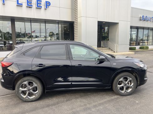 Certified 2023 Ford Escape ST-Line AWD/4WD image 8