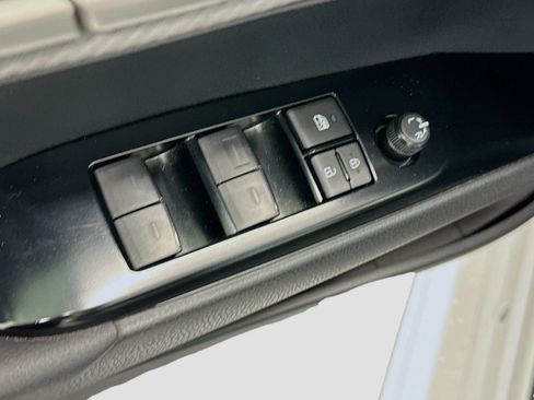 Used 2025 Toyota Camry SE FWD image 15
