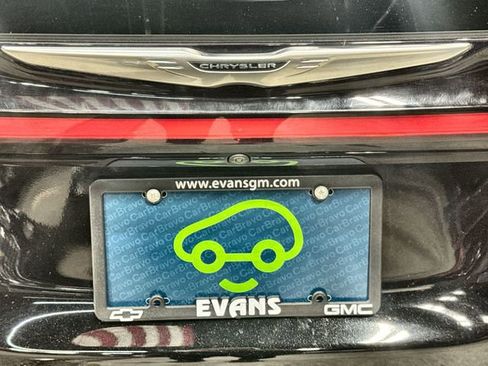 Used 2024 Chrysler Pacifica Touring-L image 32