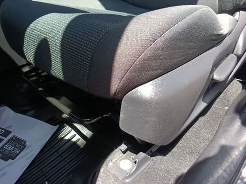 Used 2022 Toyota RAV4 LE AWD/4WD image 16