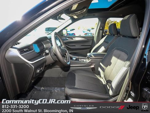 New 2025 Jeep Grand Cherokee Laredo X w/ Luxury Tech Group I image 10