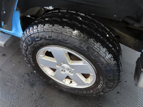 Used 2012 Jeep Wrangler Unlimited Sahara w/ Connectivity Group AWD/4WD image 29