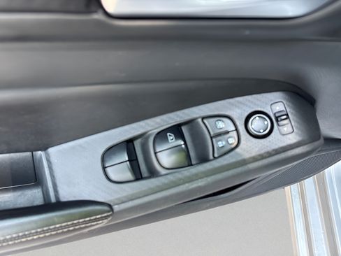 Used 2024 Nissan Altima 2.5 SV FWD image 24