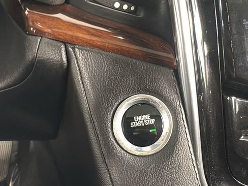 Used 2015 Cadillac Escalade Luxury image 34