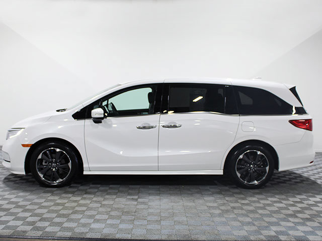 Used 2024 Honda Odyssey Elite image 3