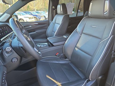 Used 2024 Cadillac Escalade Sport w/ LPO, ONYX Package image 16