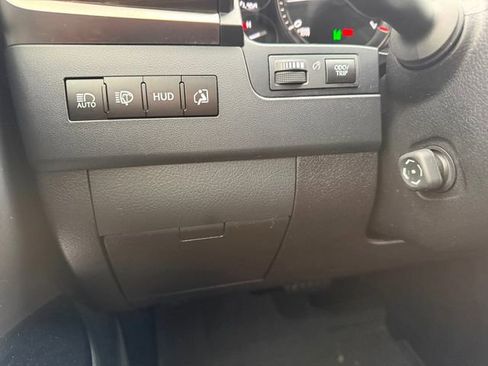 Used 2019 Lexus LX 570 4WD w/ Luxury Package image 21