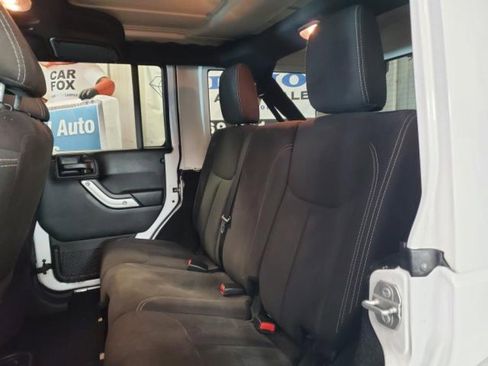 Used 2017 Jeep Wrangler Unlimited Sahara w/ Connectivity Group image 8