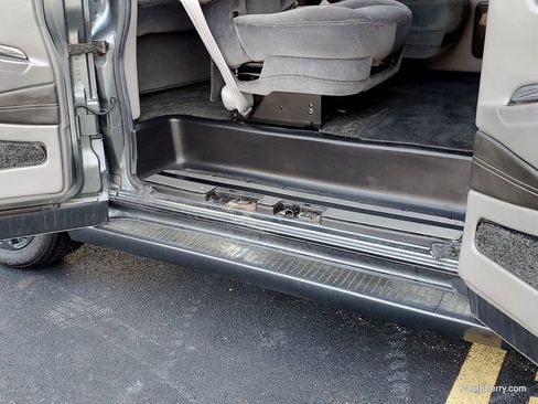 Used 2015 GMC Savana 2500 image 25